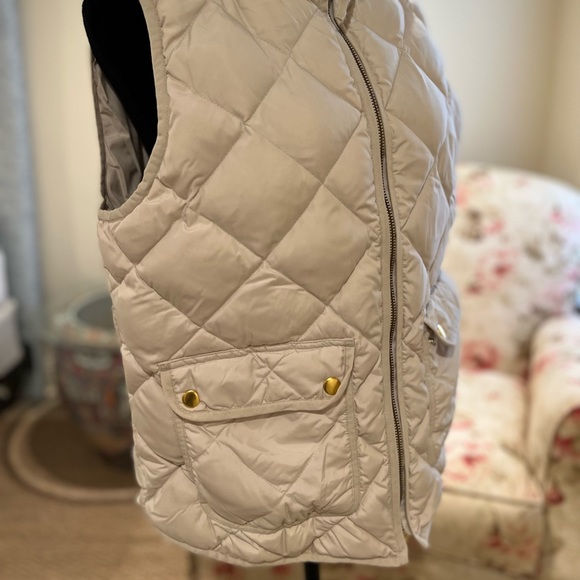 J. Crew ivory down vest with front zipper and snap pockets. Size M. - Picture 4 of 4
